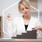 Persona che ha davanti una scala